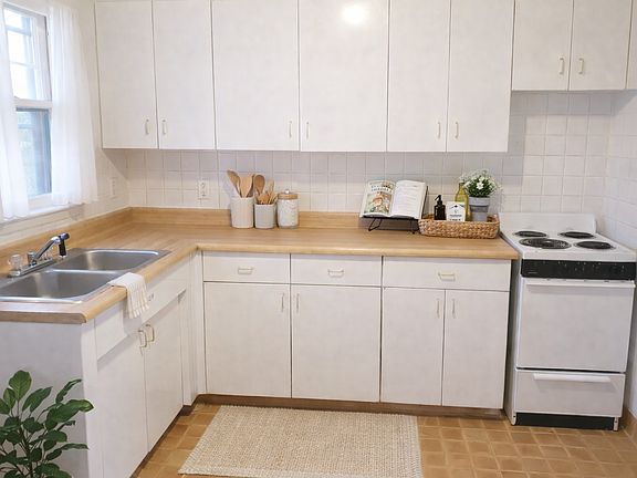 3rd image of 1002 N 40th St #4