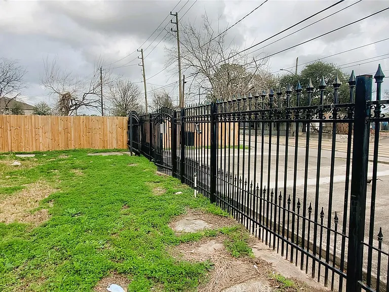 4605 Fulton St — Photo 8