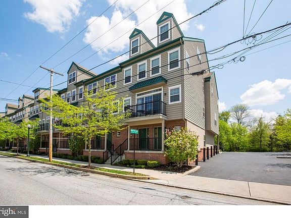 2nd image of 298 Jefferson Ave