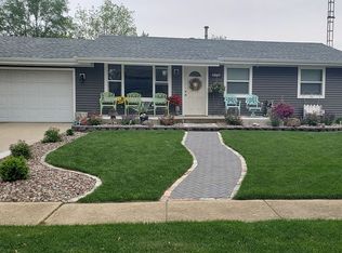 2175 Knoll View Dr, Beloit, WI 53511