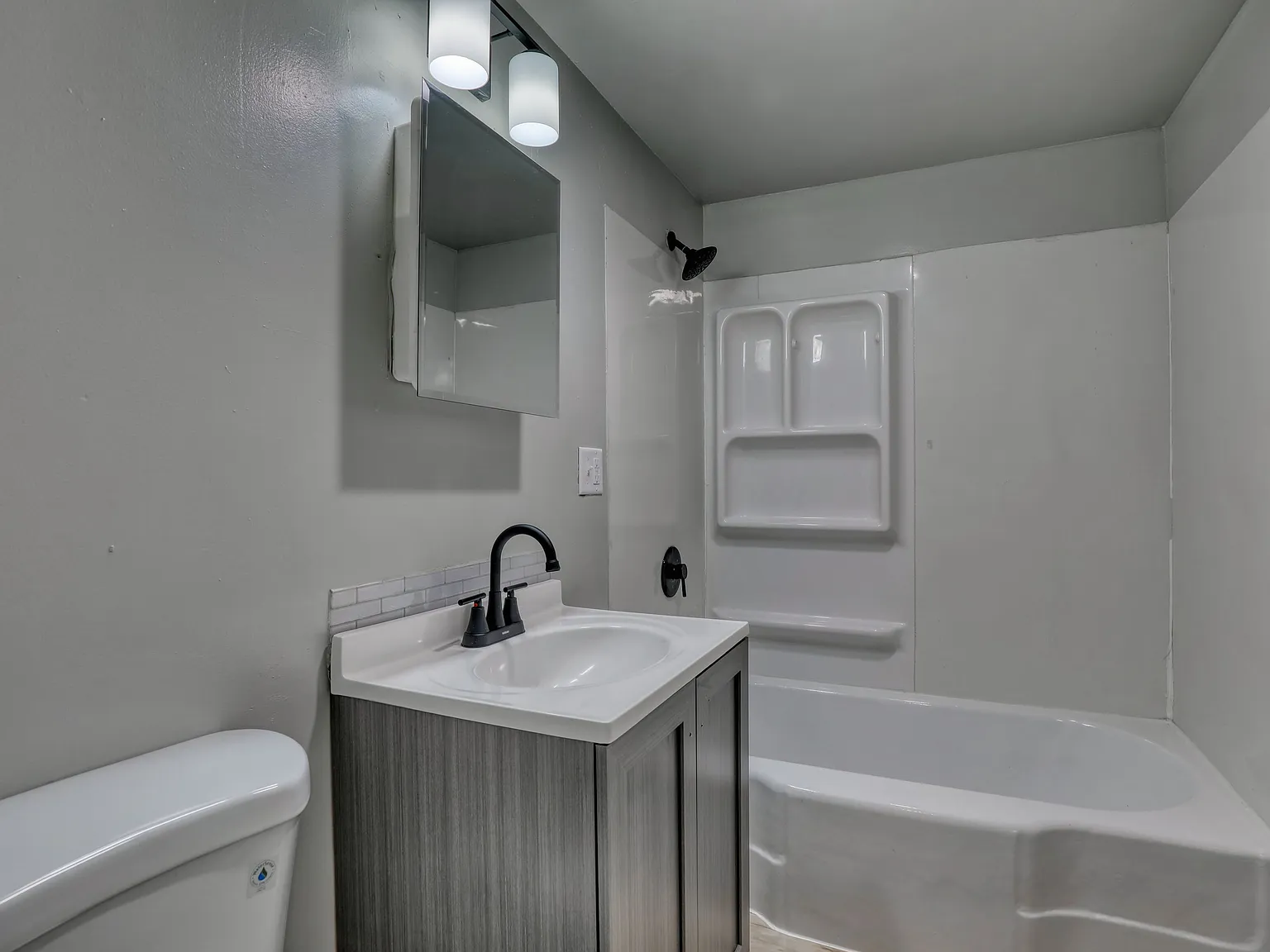 3 bed, 1100 sqft, $1,650 — Photo 3