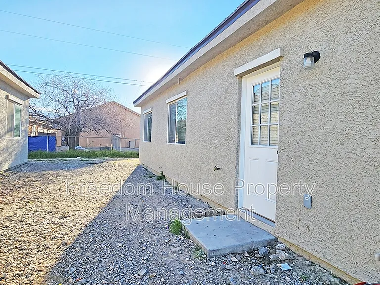 1121 Sixshooter Ave #2 — Photo 26
