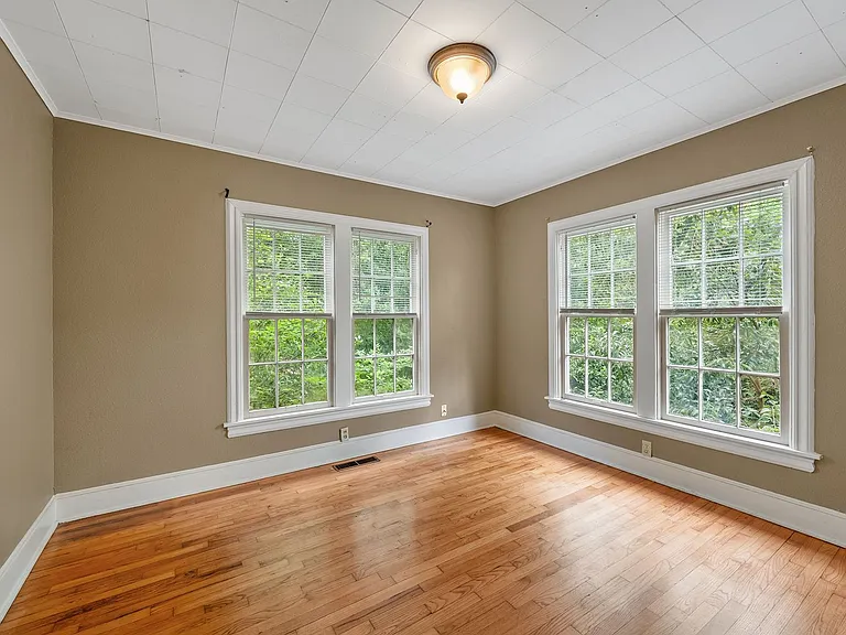 132 Rowland Pl — Photo 9