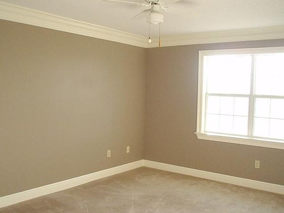 3rd image of 941 E Lexington Ave