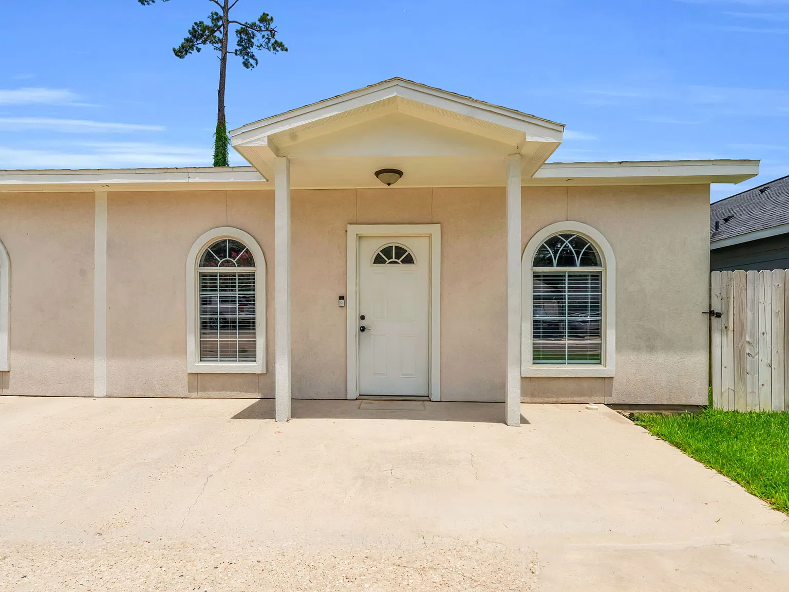2 bed, 1000 sqft, $1,400 — Photo 1