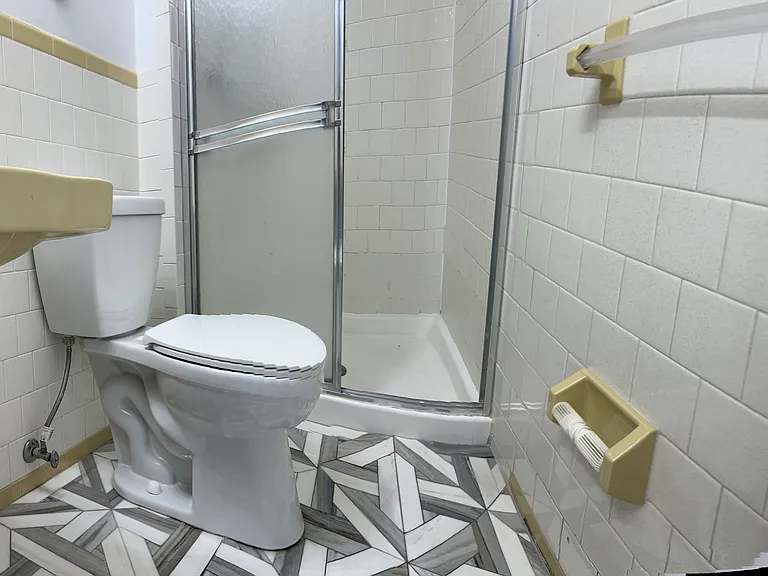 8007 Prince Georges Dr — Photo 36