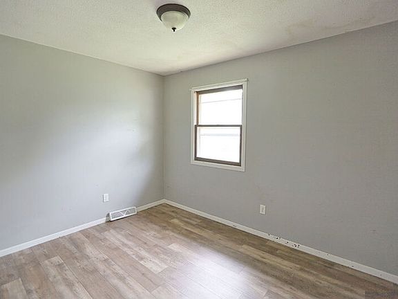 4th image of 136 72nd St SE