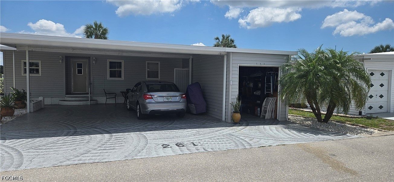 261 Palmer Blvd