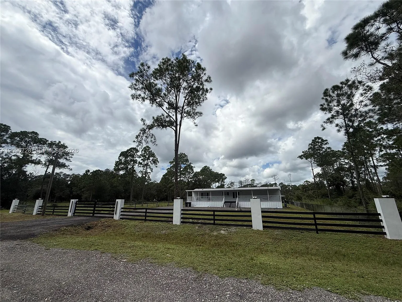 3 bed, 2.0 bath, $3,000 — Photo 1