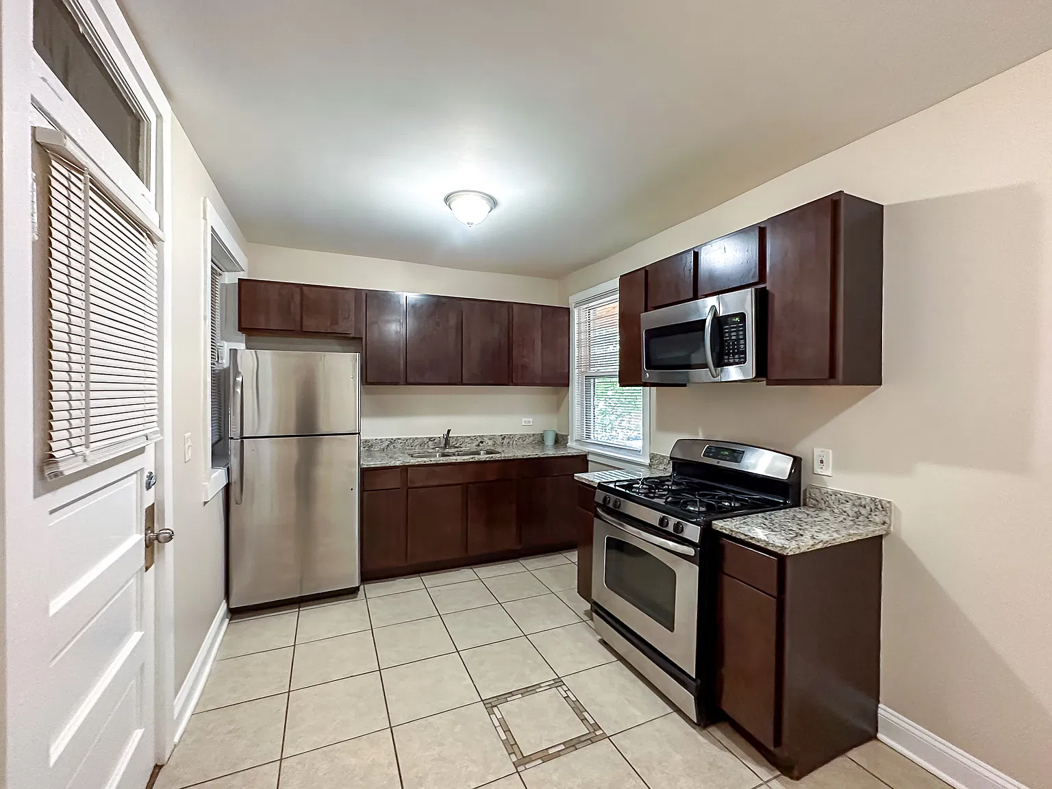 2641-2647 N Laramie Ave — Photo 4