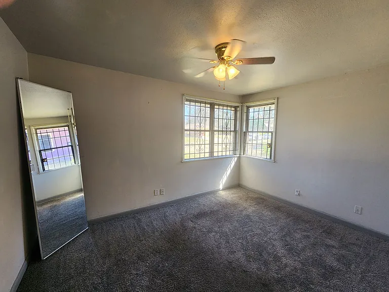 3837 Woodrow Ave — Photo 7