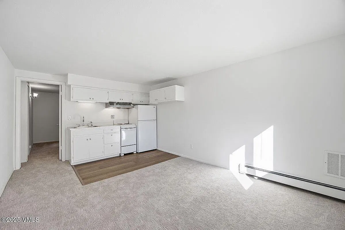 1 bed, 368 sqft, $2,200 — Photo 1