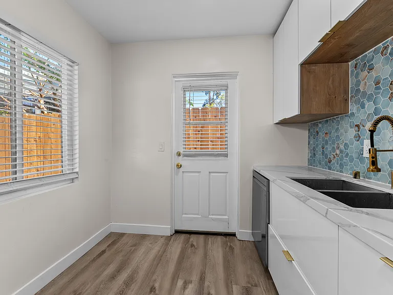2918 Dickens St #2918 — Photo 2