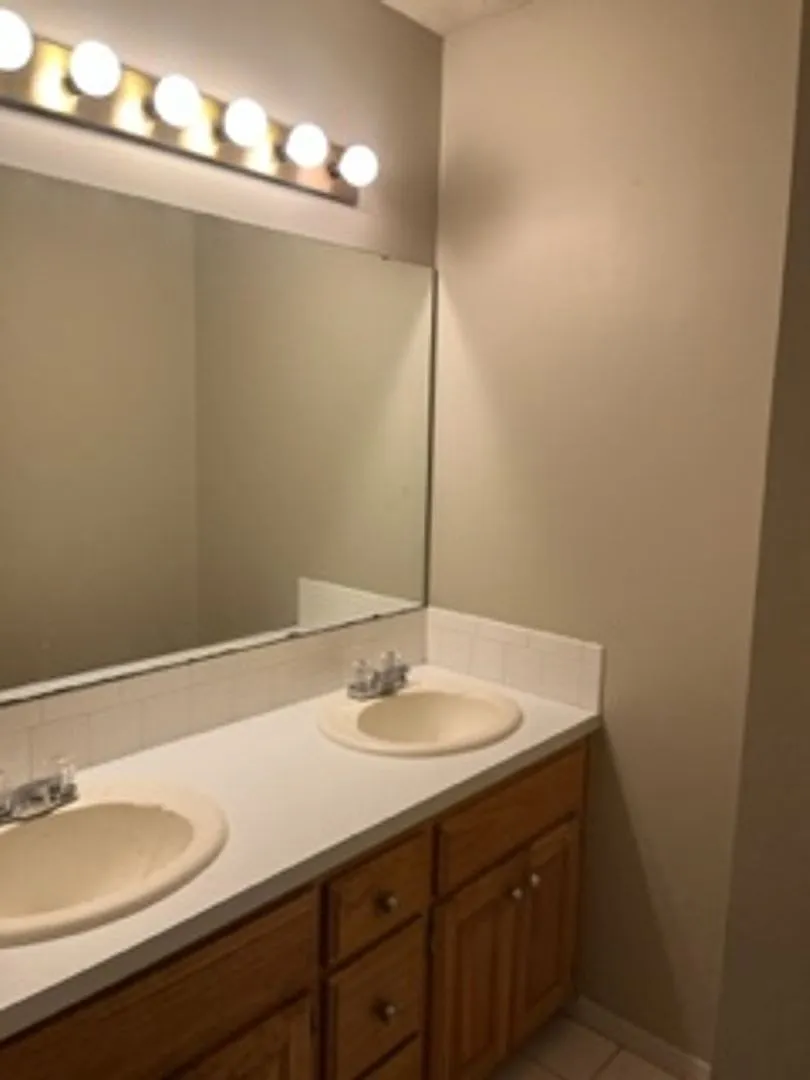 Beautiful 3 Bedroom on Remington Way/Corner Lot/New Flooring/No Carpet — Photo 3