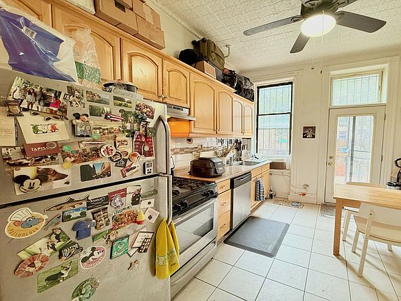 4th image of 252 Wyckoff St APT 1L