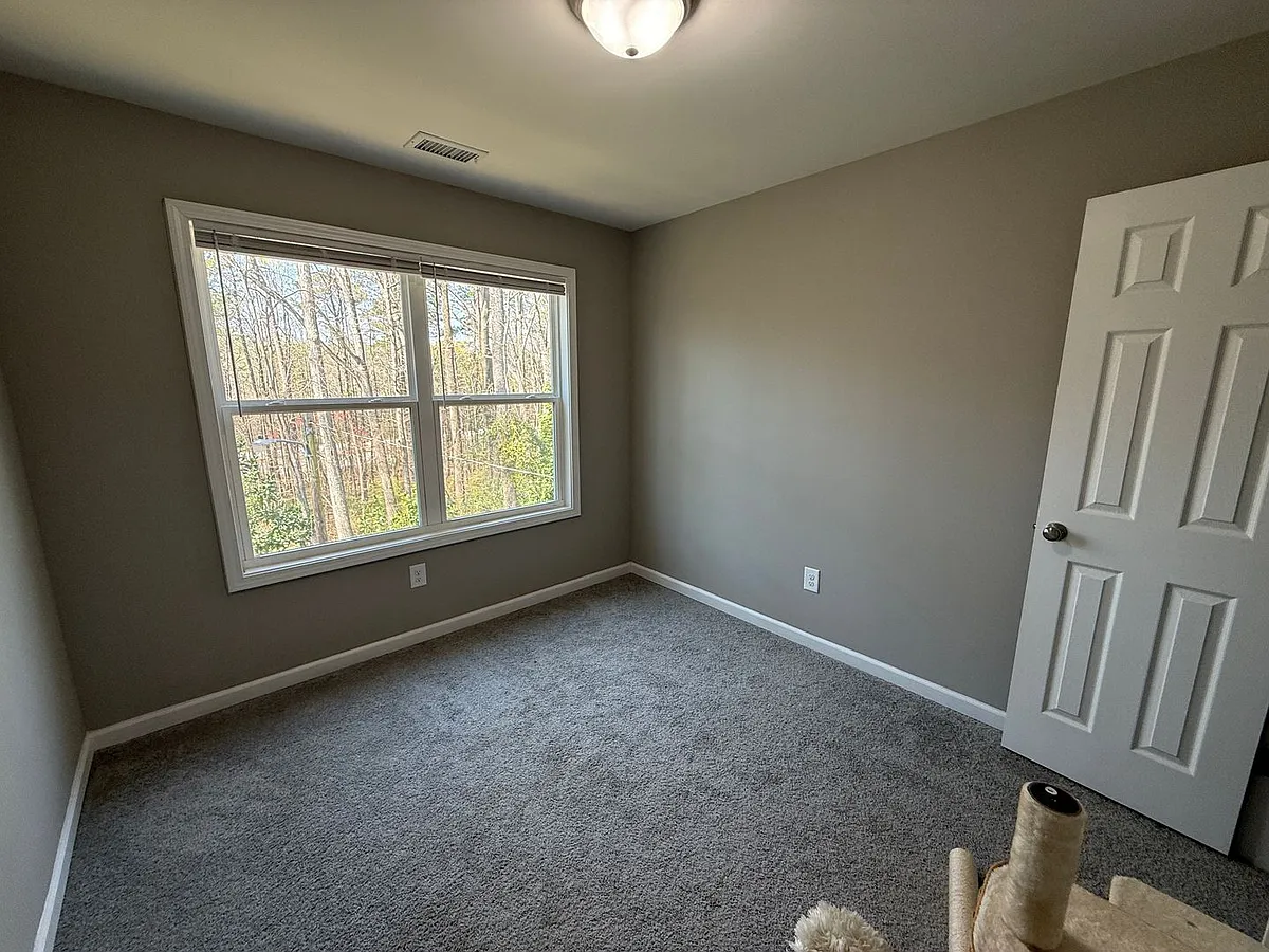 Building Photo - 305 Martin Cir