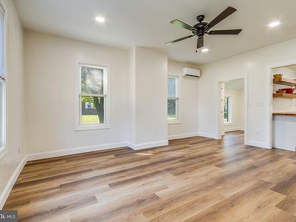 3rd image of 209 Weiner Ave