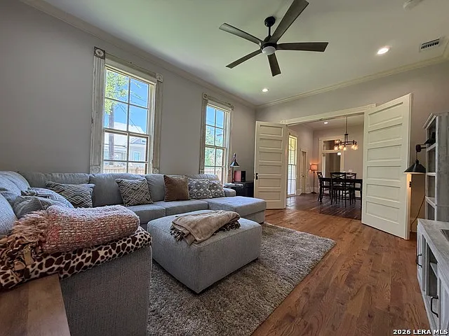 1133 E Crockett St — Photo 16
