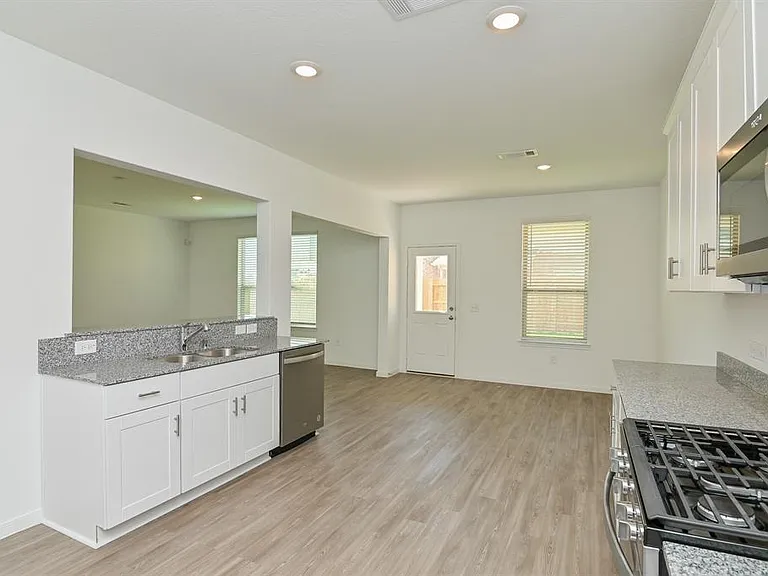 1005 Greenshank Dr — Photo 11