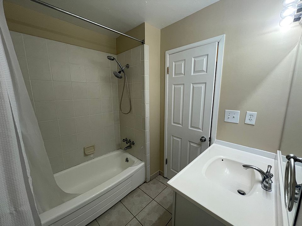 757 W Maple Rd, photo 26