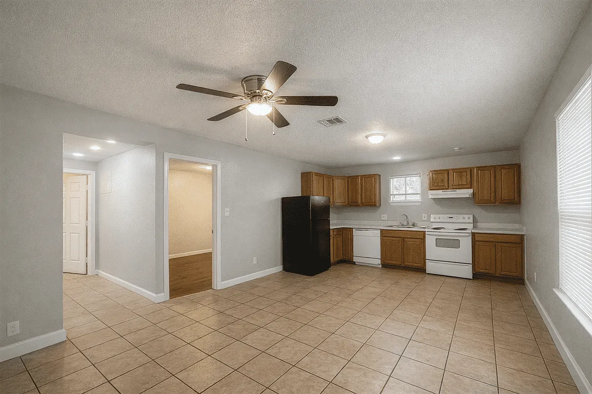 4 bed, 1250 sqft, $1,050 — Photo 1