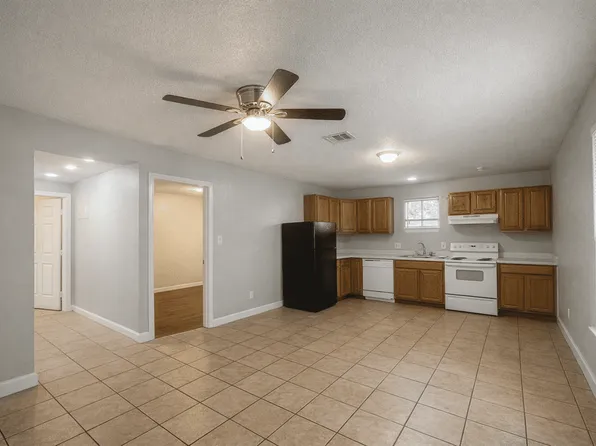 6721 Brothers Ln, San Antonio, TX 78239