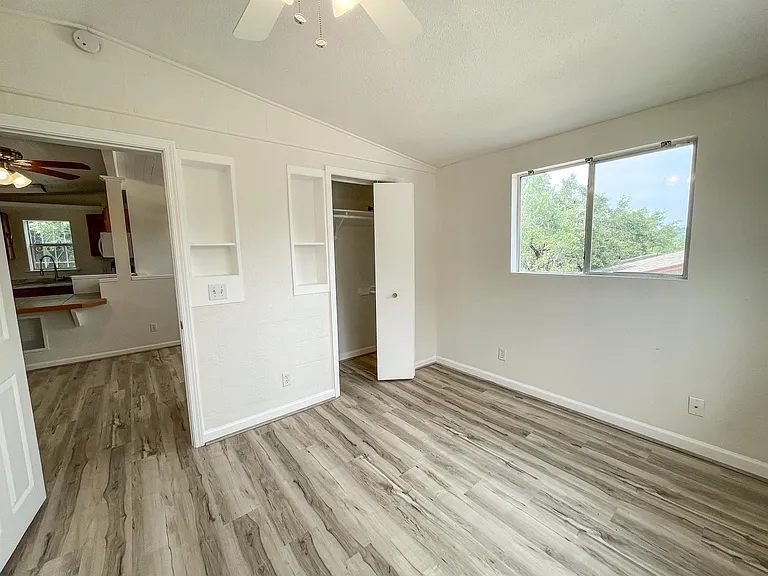 668 Creekside Dr — Photo 13