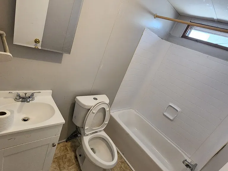 Middle bathroom