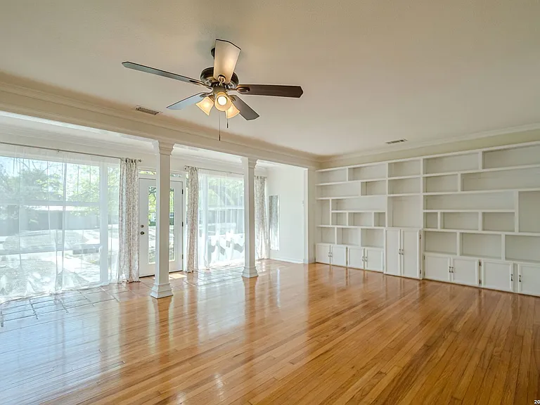 227 Devonshire Dr — Photo 9