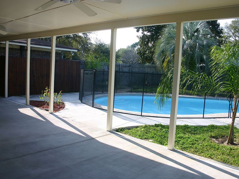 Covered Patio & Pool