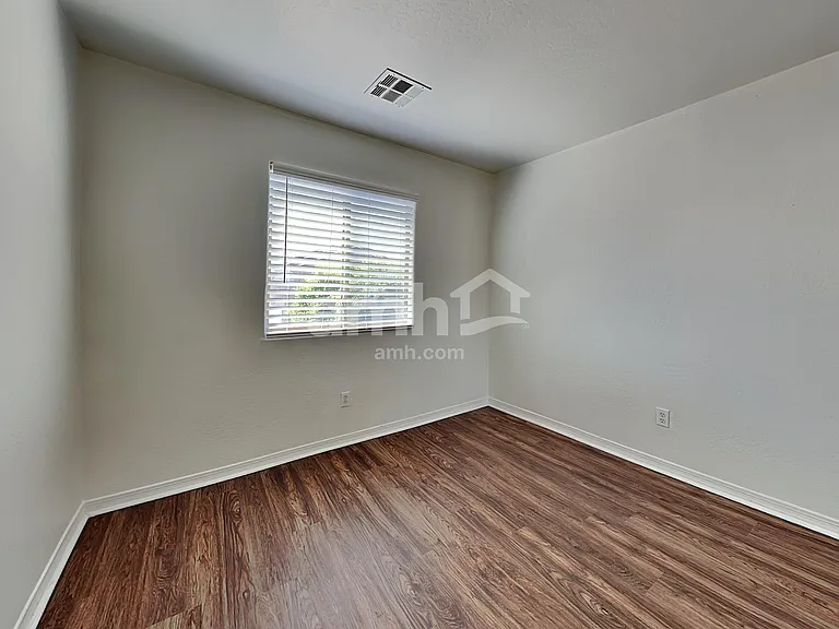 17403 W Langer Ln — Photo 14