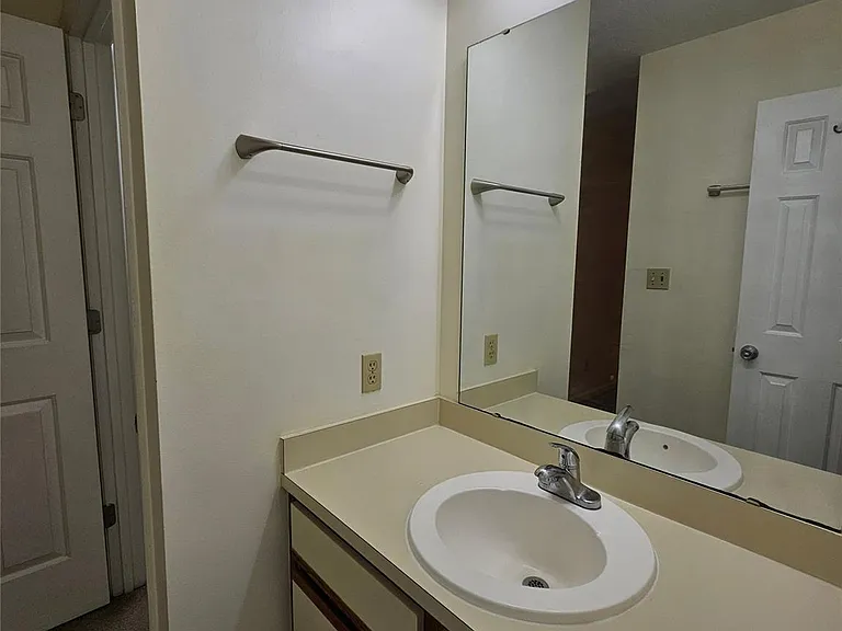 802 Selwyn Oaks Ct — Photo 12