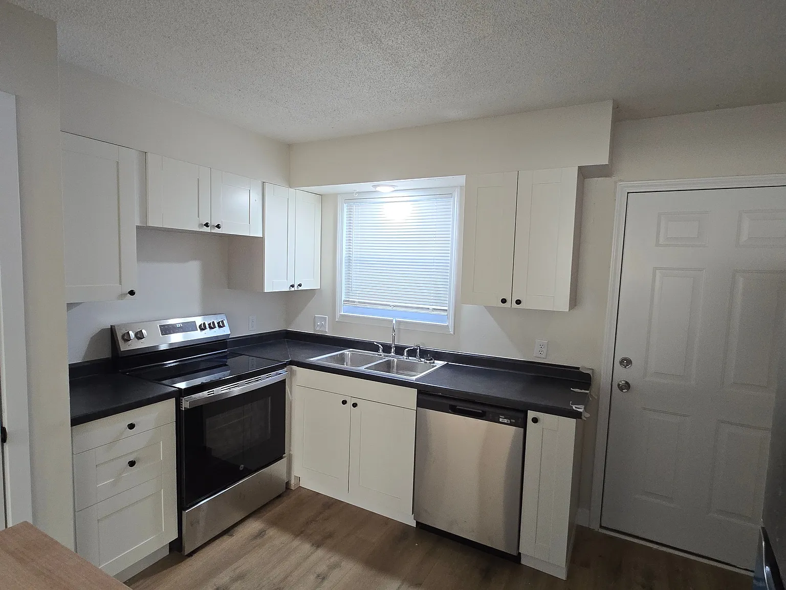 2 bed, 1300 sqft, $1,250 — Photo 4