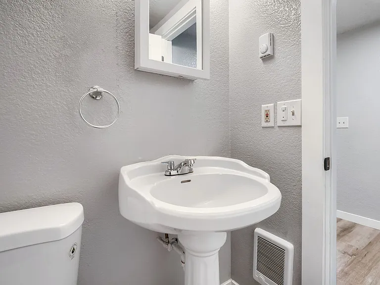 Scenic Hill Apartments — Photo 10