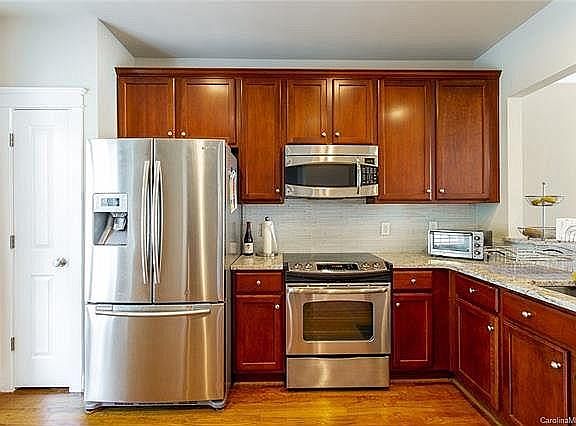 4th image of 927 White Point Dr
