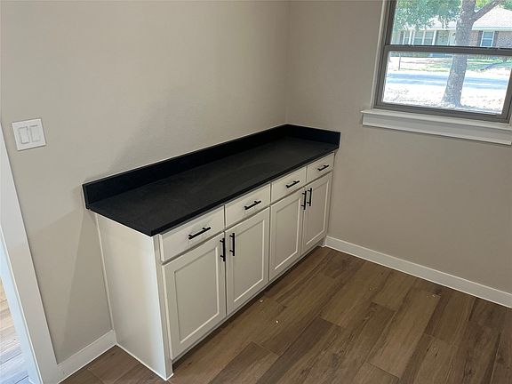 4th image of 493 W Jefferson St