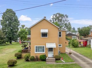 7790 Elm St, Masury, OH 44438