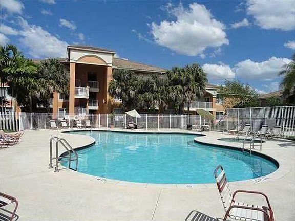 4th image of 6960 SW 39th St APT 203E