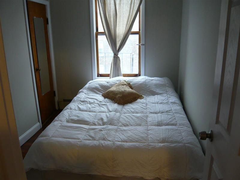 2nd image of 425 Hanover St #9K