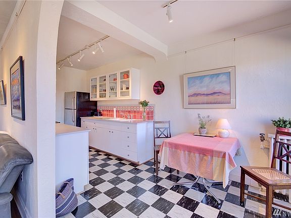 5th image of 5810 Cowen Pl NE APT 411