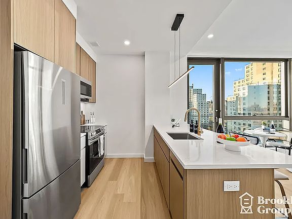 4th image of 556 Baltic St #1101