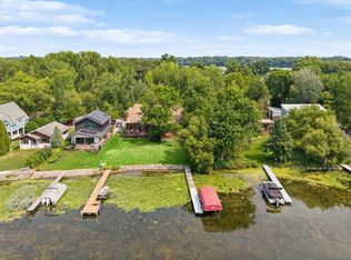 225 Peninsula Rd, Medicine Lake, MN 55441