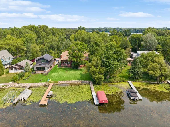 225 Peninsula Rd, Medicine Lake, MN 55441