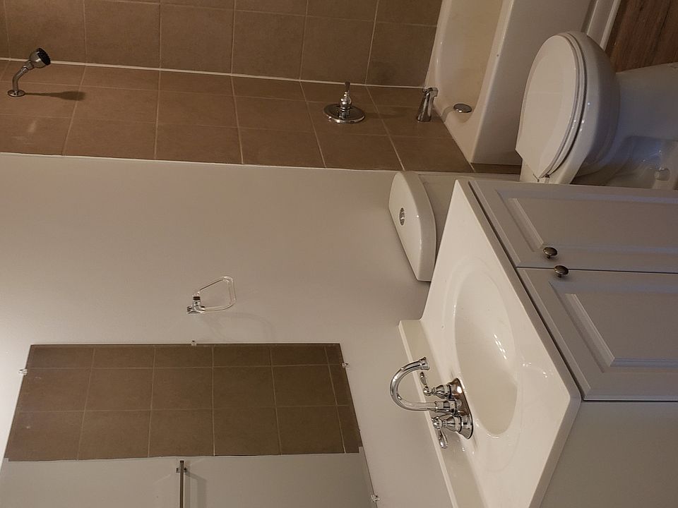 2nd image of 723 Walnut St #2