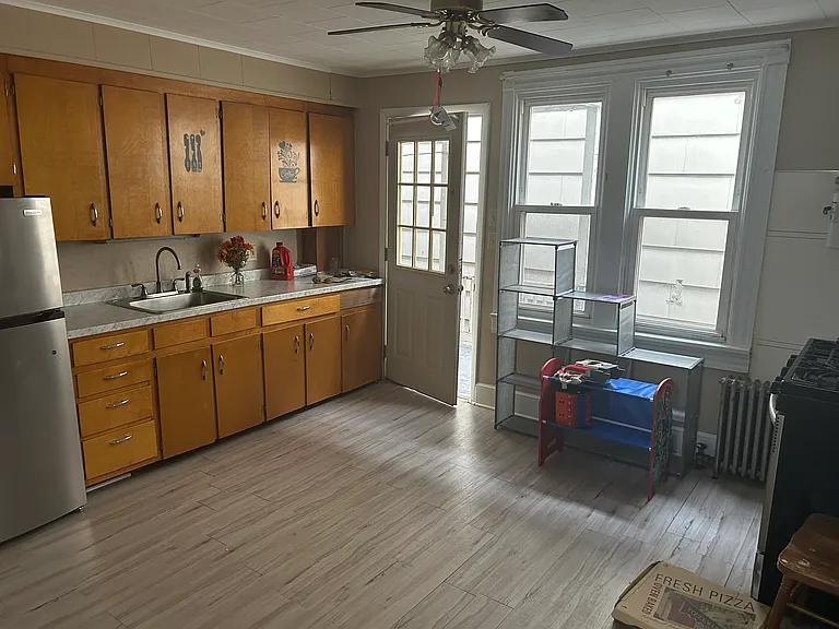 W Green St — Photo 3