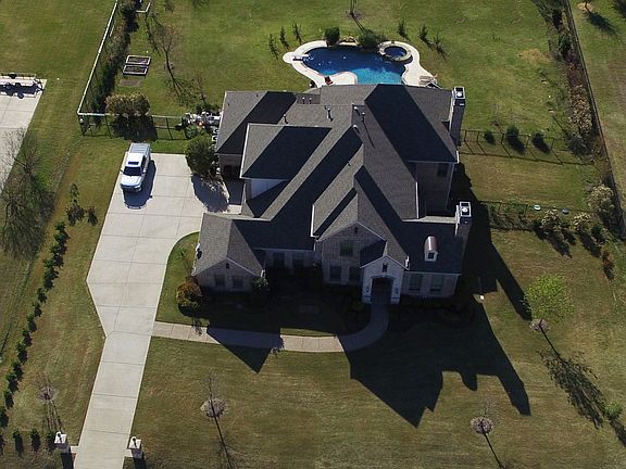 4th image of 807 Amblewood Dr