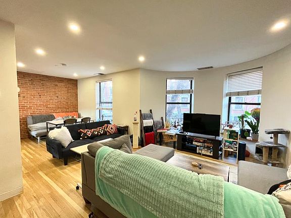 2nd image of 98 Gainsborough St #103W