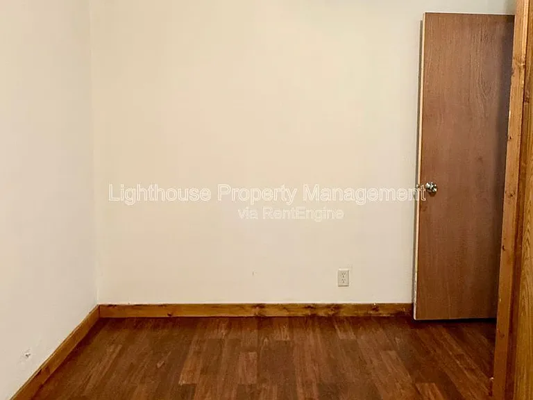 8118 Howard St — Photo 8