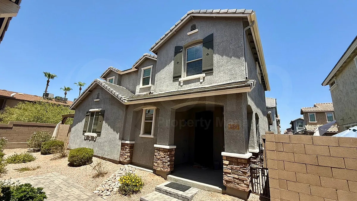 3 bed, 2.5 bath, 1942 sqft, $2,350 — Photo 2