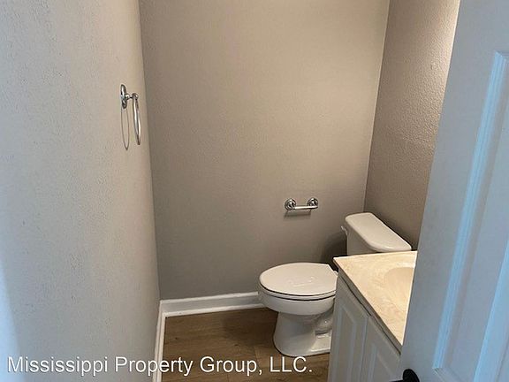 3rd image of 1802 Jackson Ave W APT 97